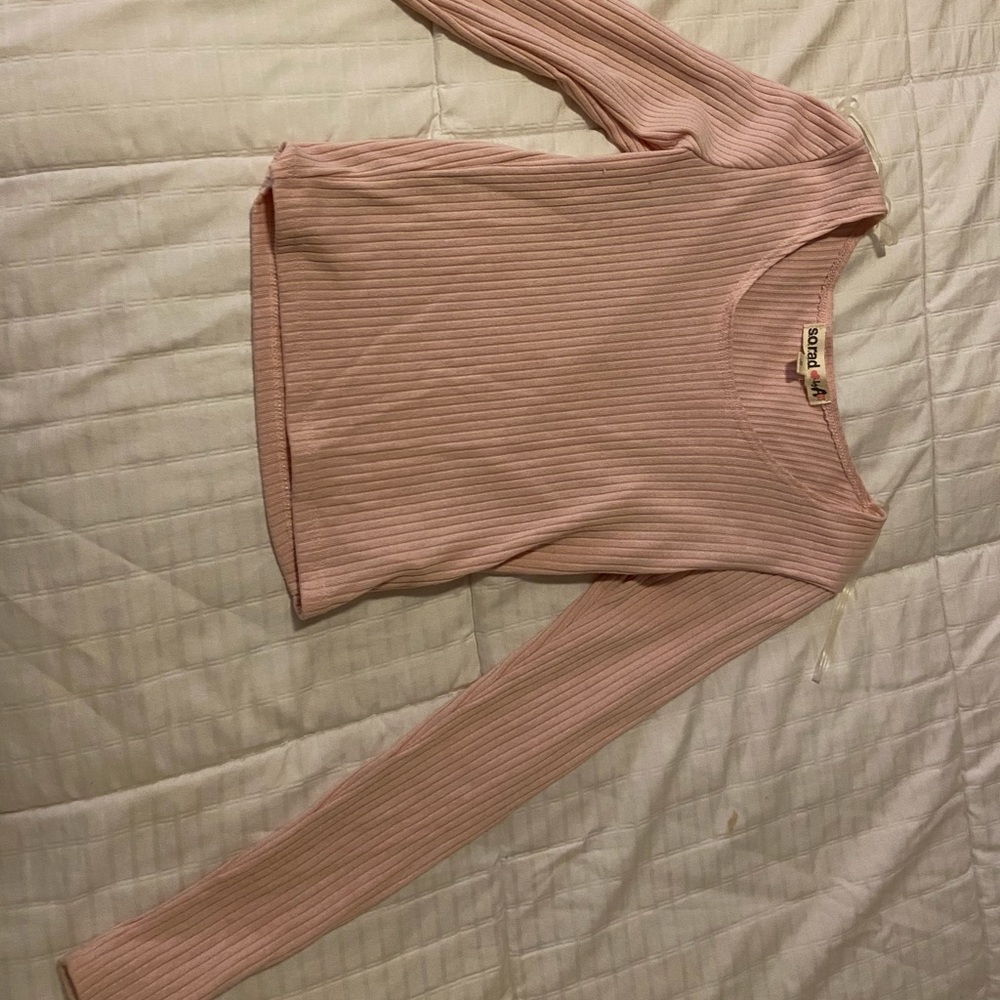 Long sleeve pink crop top!